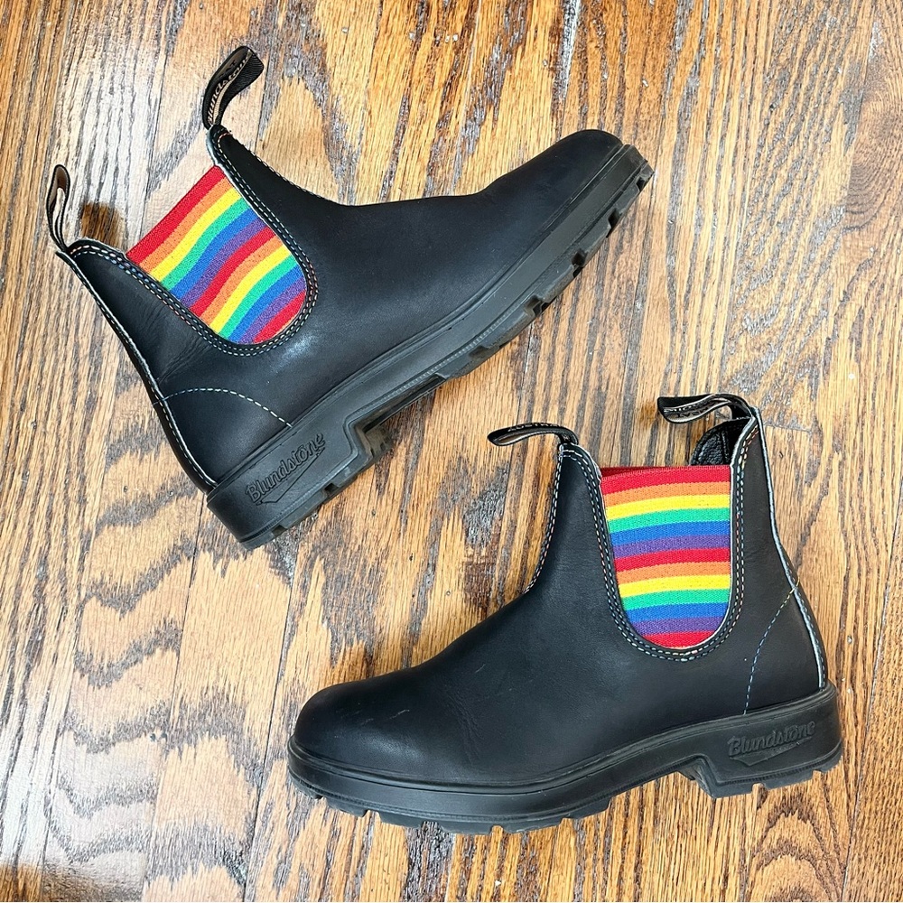 Blundstone Black Chelsea Boots with Rainbow Elastic Panels